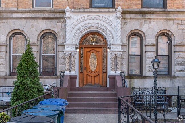 Entrance - 84 1st Pl