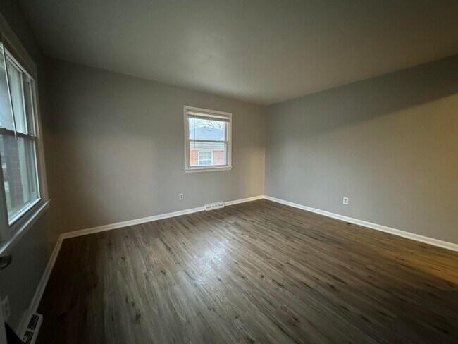 Building Photo - 749 Terrace View Dr