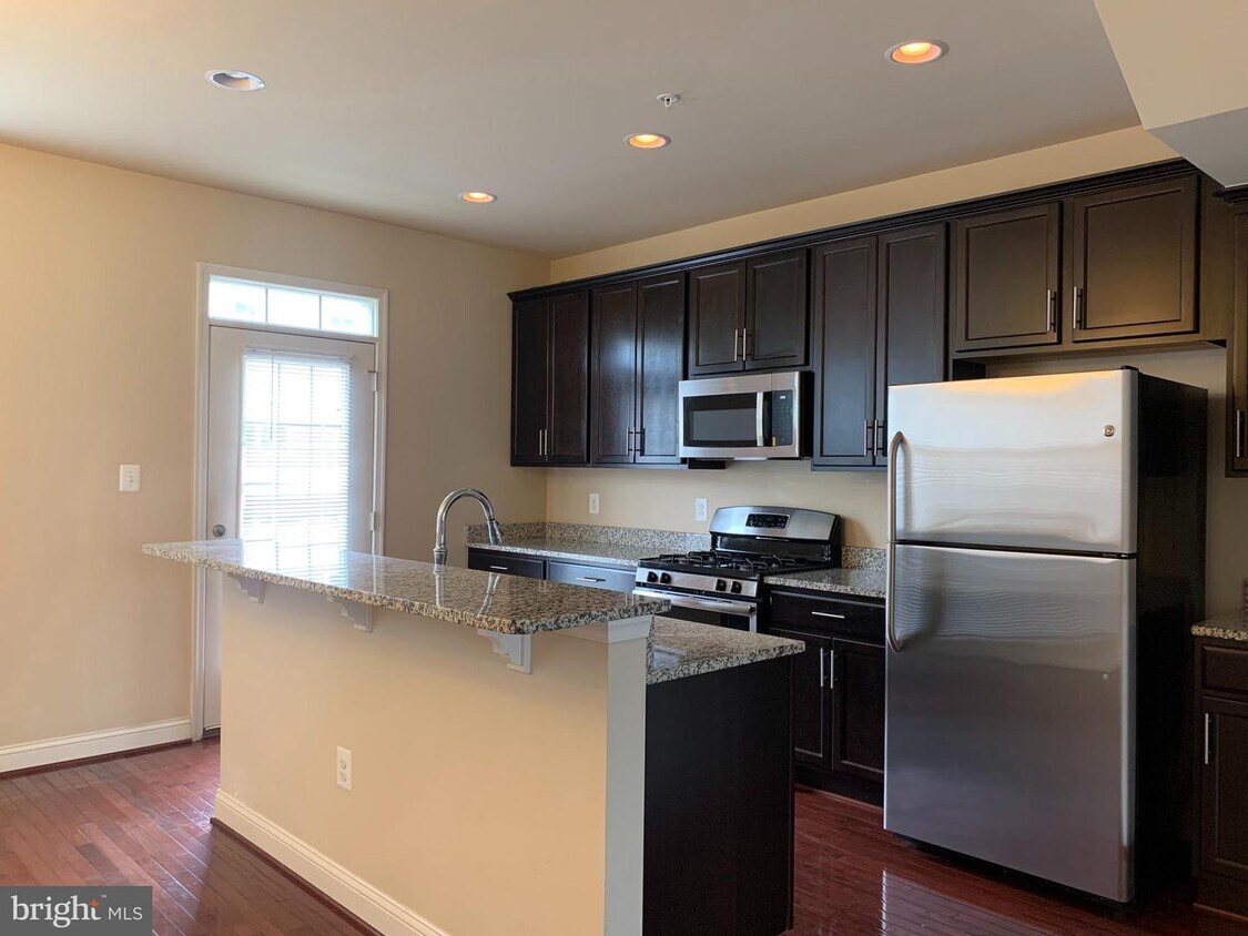 11872 Country Squire Way, Clarksburg, MD 20871 Townhome Rentals in