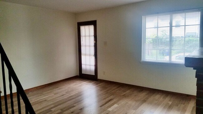 Foto del edificio - 230 W Pacemont Rd