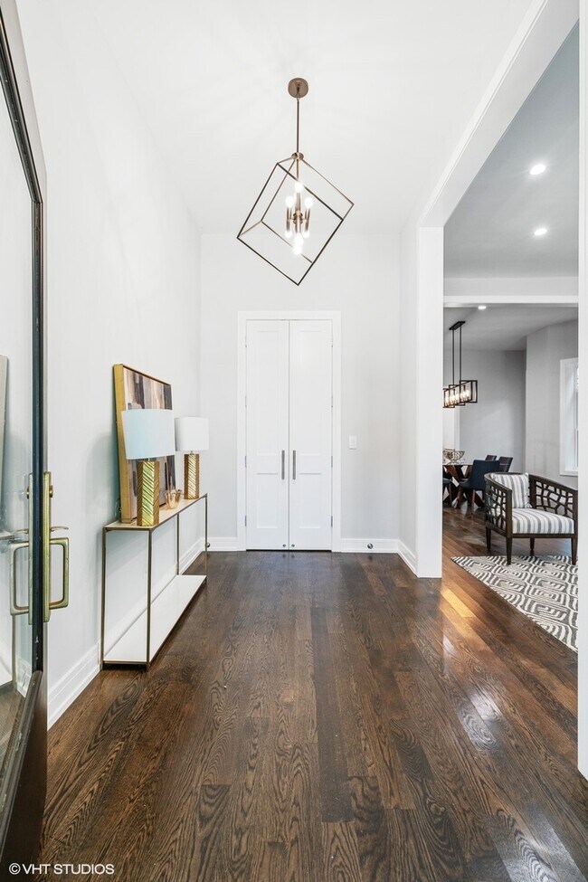 Foto del edificio - 4148 N Greenview Ave