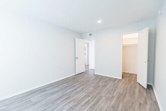 Interior Photo - 311 South Doheny Drive
