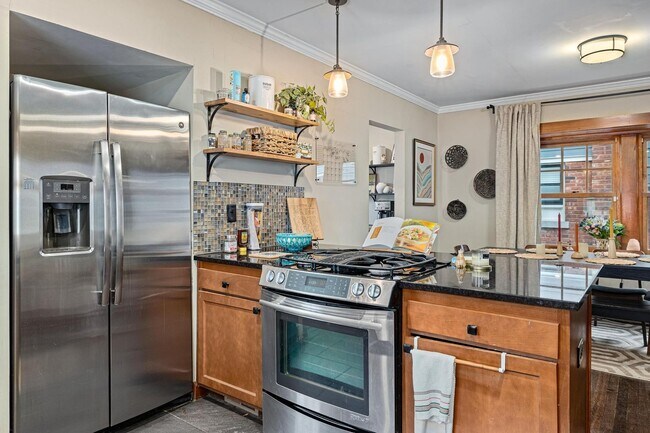 Foto del edificio - 2 Bed 1.5 Bath Home in the Heart of KCMO and Plaza Area