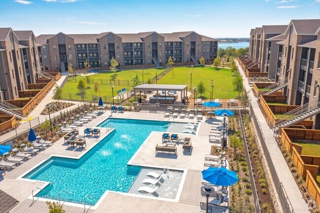 Building Photo - Alta Marine Creek