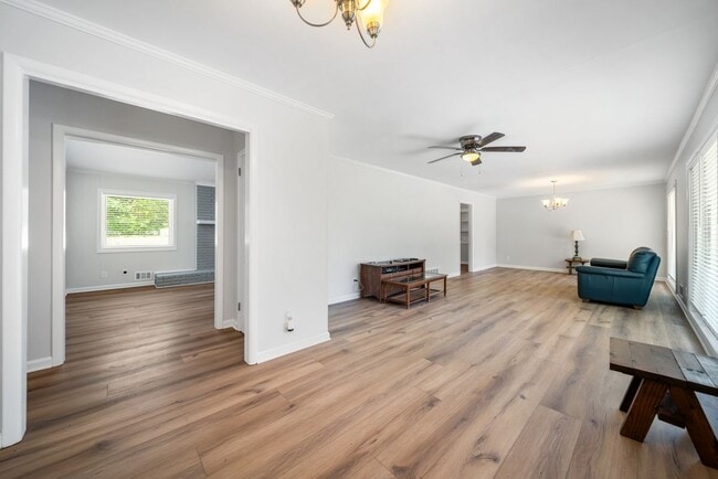 Building Photo - 4019 Flintridge Dr
