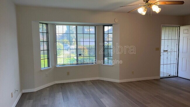 Foto del edificio - 1891 Santa Monica St