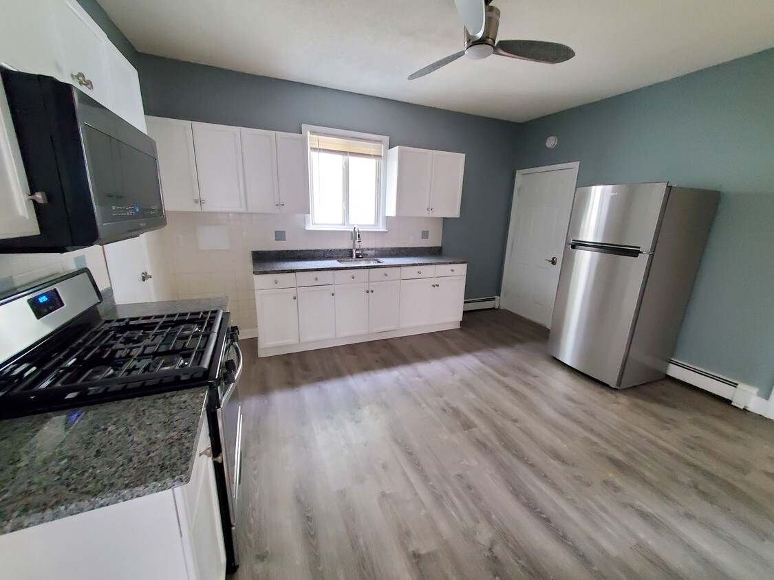 Foto principal - 131 Webster Ave