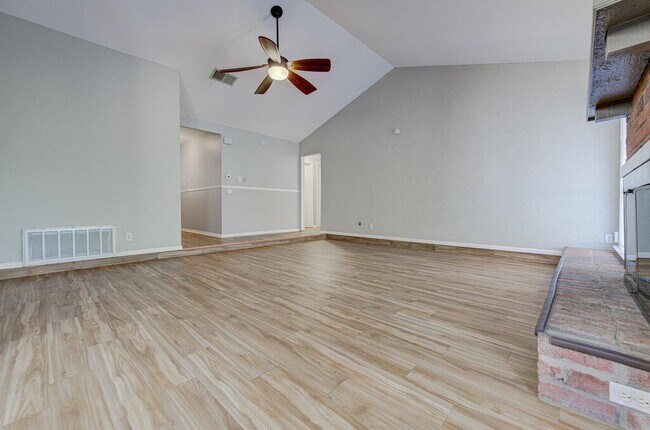 Foto del edificio - 2109 Singletree Ave