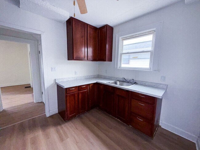 Foto del edificio - Newly Rehabbed 4BR Home w/ Front Porch, Back Deck & Full Basement