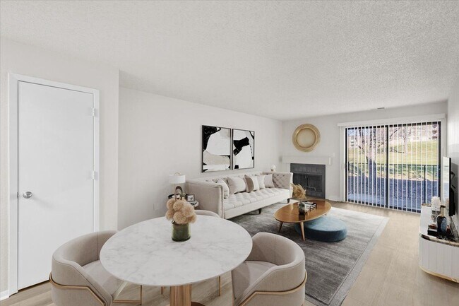 Foto del edificio - Cloverset Apartment Homes