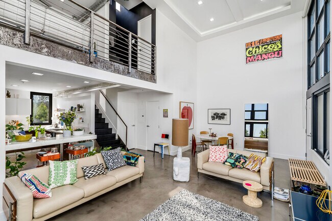 Foto del edificio - 1037 N Laurel Ave