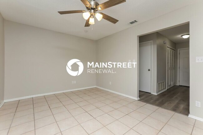 Building Photo - 3 Bedroom Pet-Friendly Home in CASSELBERRY, FL with Main Street Renewal