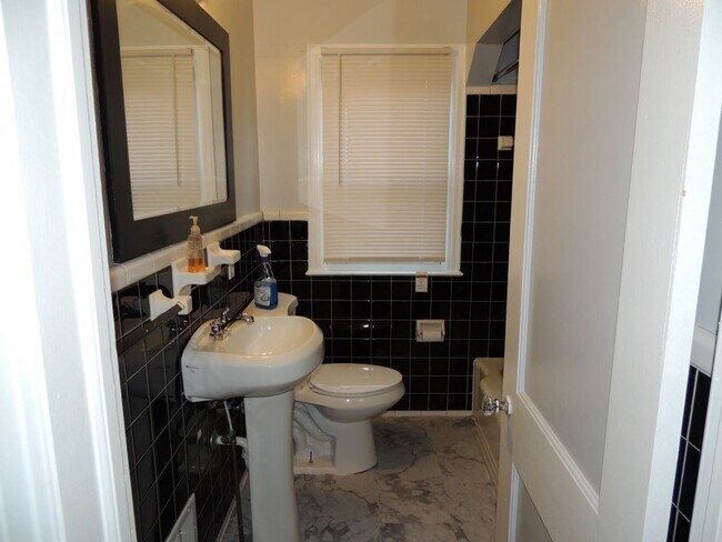 Foto del edificio - Section 8: 4-Bedroom, 1.5-Bathroom Home