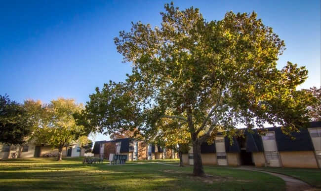 Building Photo - Bryant Grove Apartments