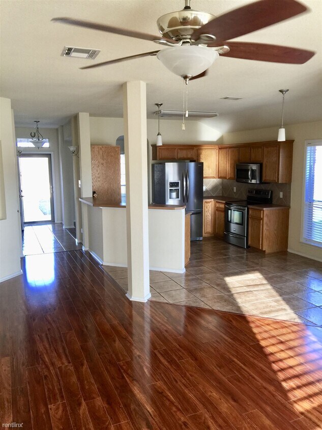 Primary Photo - 3 br, 2 bath House - 801 Mustang Trail