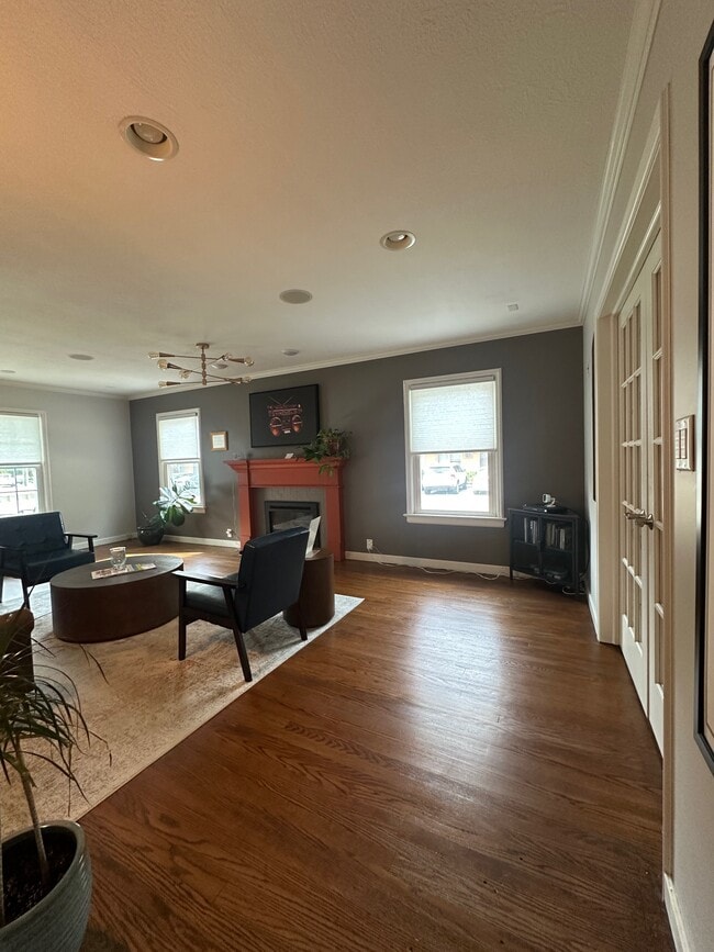 Building Photo - 932 Robinson St