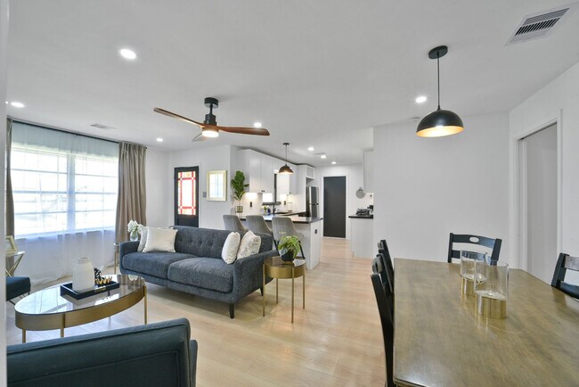 Foto del edificio - 5122 Hialeah Dr