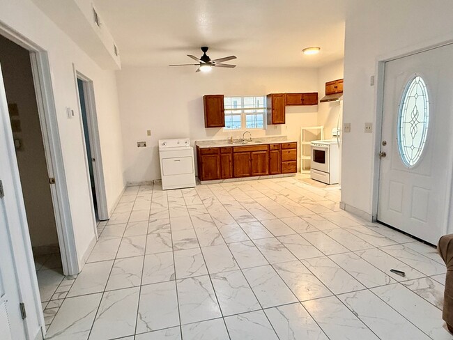 Building Photo - 16590 S Windmill Ave