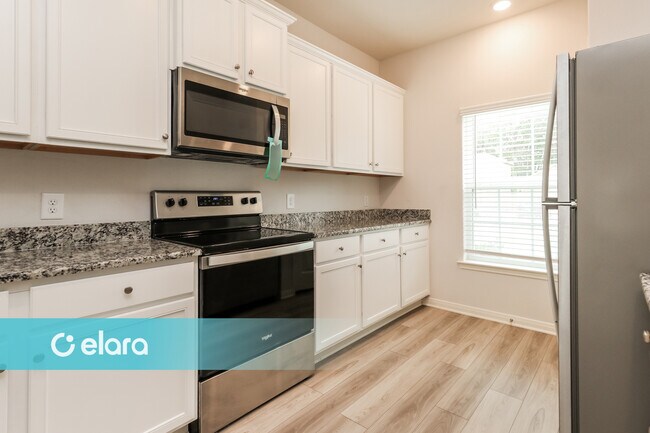 Foto del edificio - 10461 Sweetwater Creek Dr