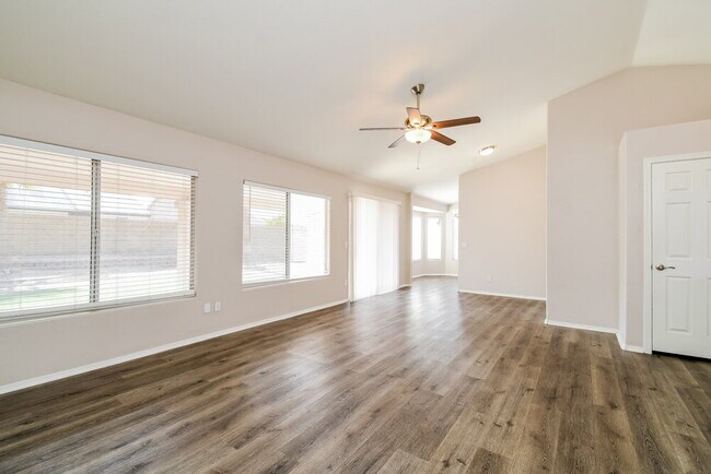 Foto del edificio - 1625 N Sawyer