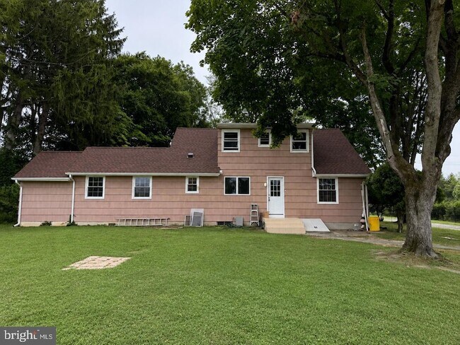 Foto del edificio - 580 Village Rd W