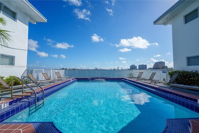 Foto del edificio - 7931 East Dr