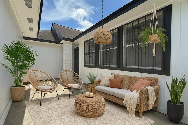 Foto del edificio - 6347 Marinwood Dr
