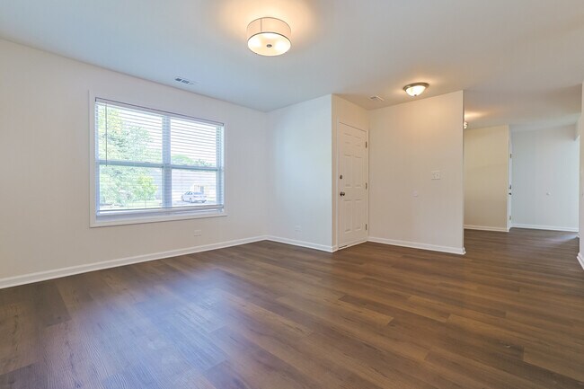 Building Photo - 1064 Crestwood Ln