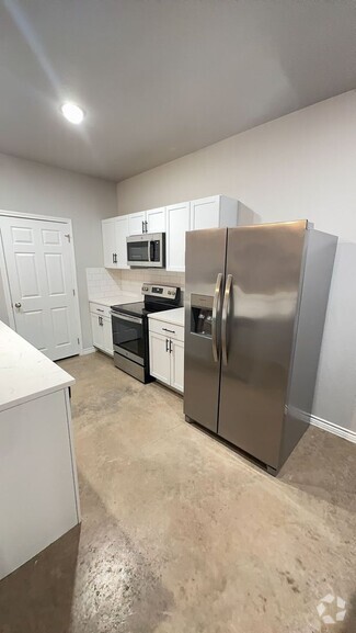 Building Photo - 1204 N 8th St