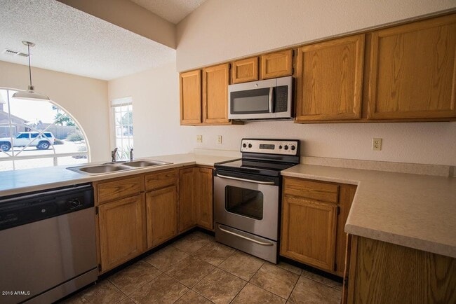 Building Photo - 14318 N 78th Dr