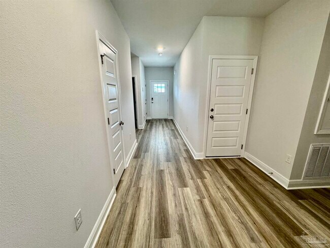 Foto del edificio - 8084 Fir Tree Dr