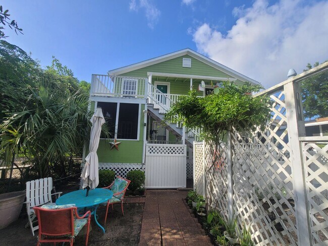 Building Photo - 3213 Avenue O