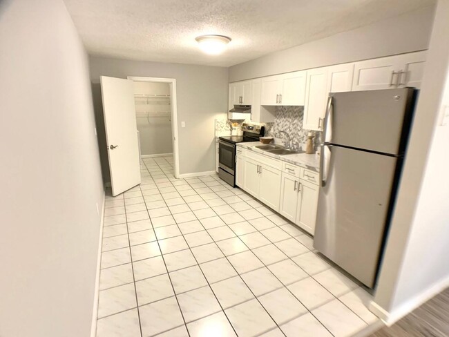 Orleans Kitchen - Orleans Apartments