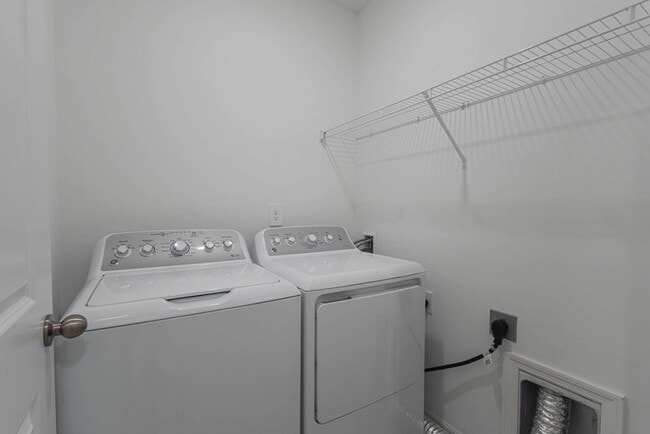 Foto del edificio - Brand New 6 Bedroom