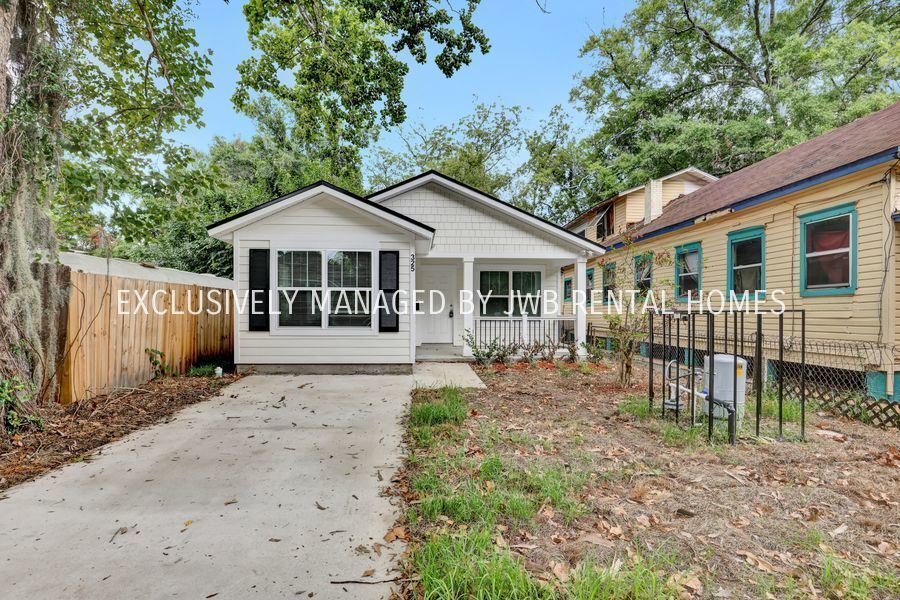 Primary Photo - 325 Woodlawn Ave