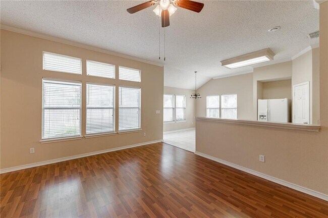 Foto del edificio - 7705 Armstrong Dr