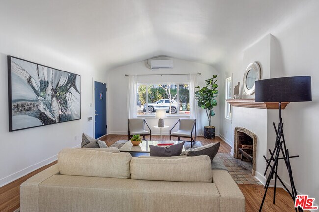 Foto del edificio - 9020 Phyllis Ave
