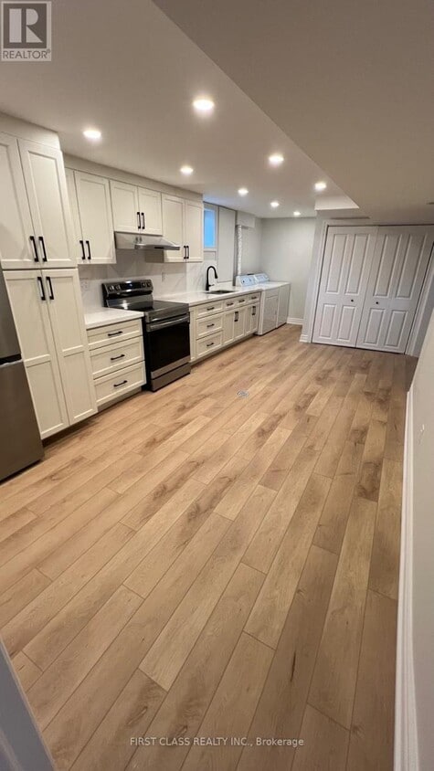 Primary Photo - 989 McBride Ave