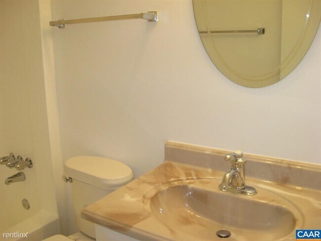 Building Photo - 1 br, 1 bath House - 545 Burgoyne Road #8