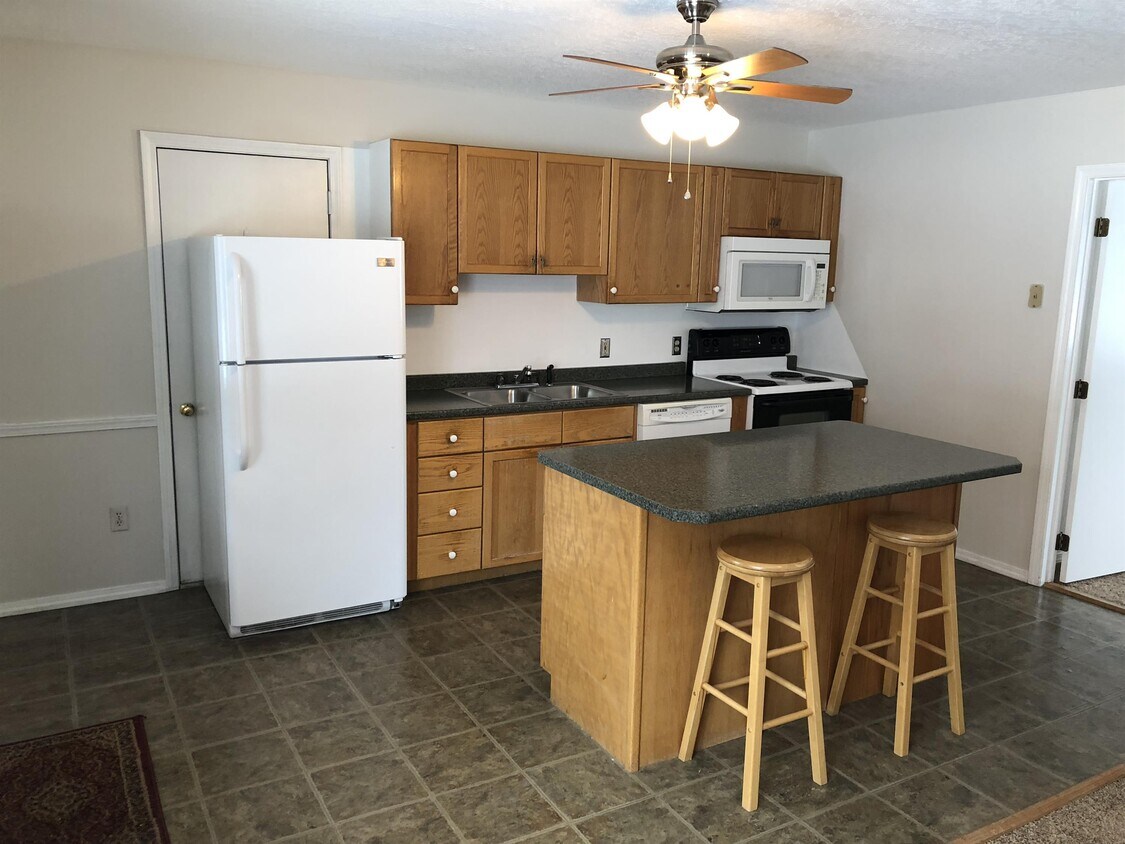 Primary Photo - 712 Seventh St W