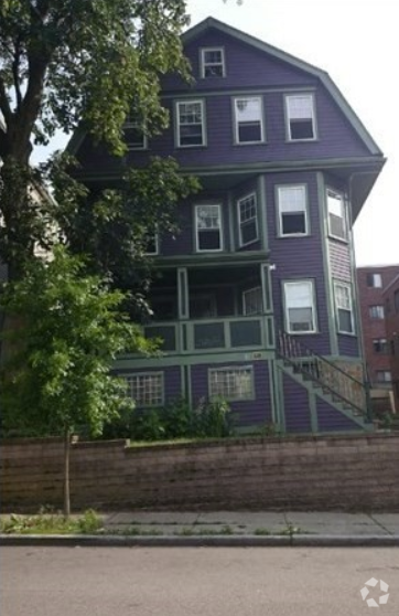 Building Photo - 196 Hillside St