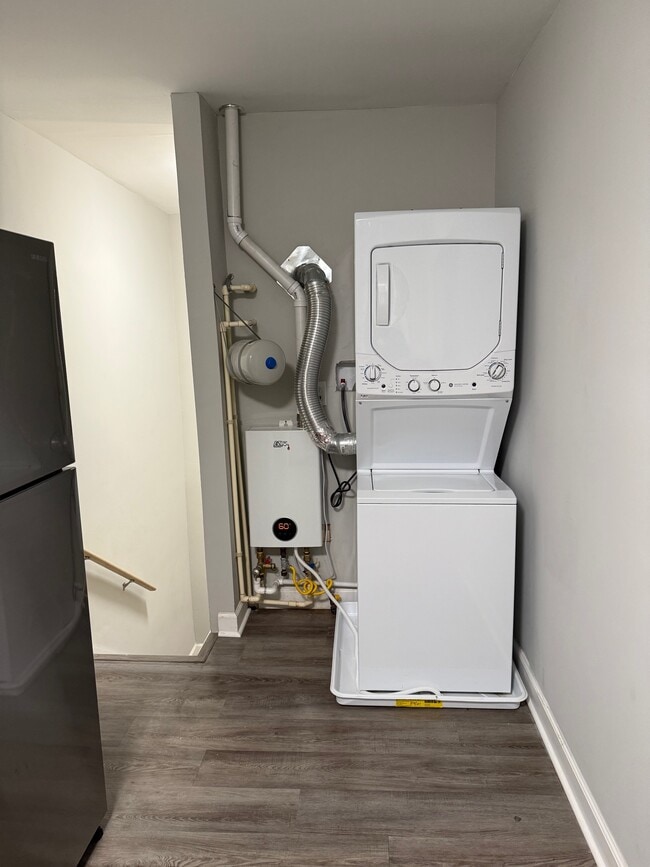 Building Photo - 5942 Glen Falls Ave