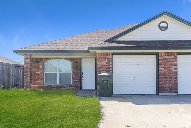 Building Photo - Beautiful Home Ready for Move-In