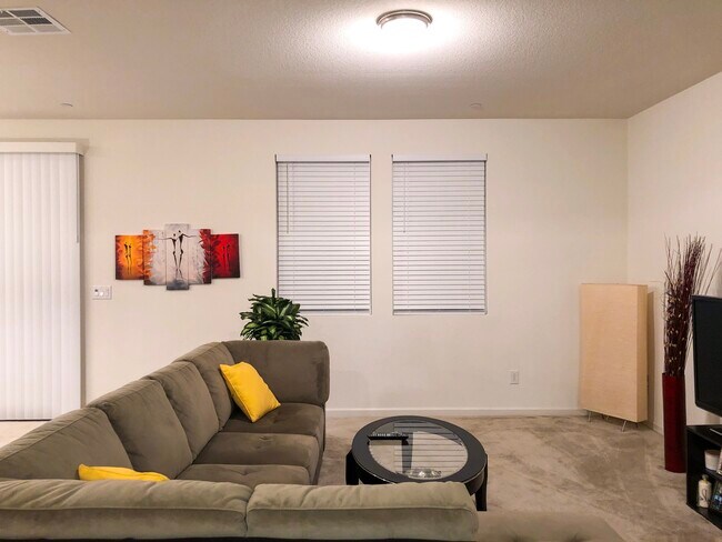 Foto del edificio - 240 Vicenza Dr