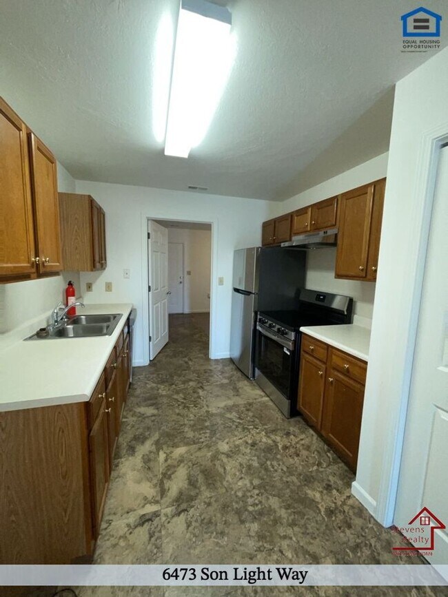 Foto del edificio - 6473 Son Light Way