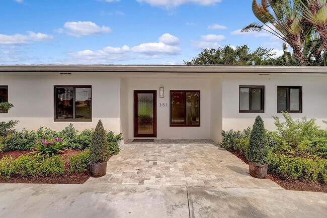Foto del edificio - 351 Homewood Blvd