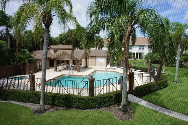 Foto del edificio - 900 Crosswinds Dr