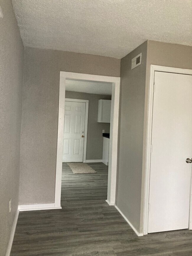 Foto del edificio - Coming soon 11/17/2025- 2 bedroom house wi...