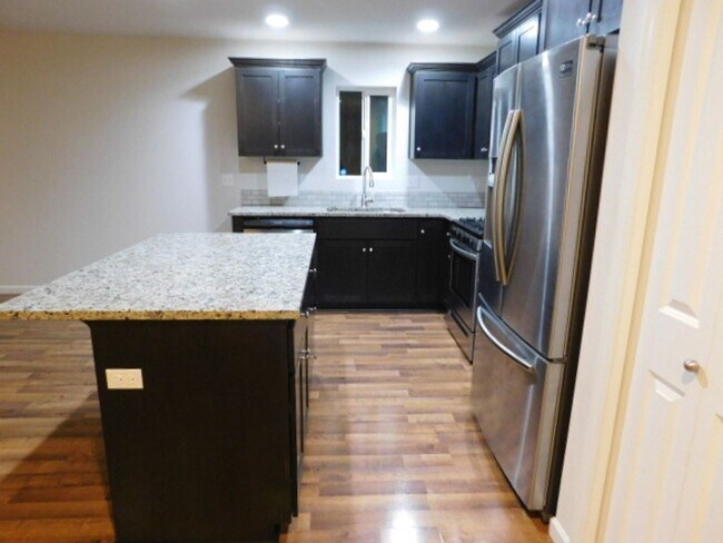 Foto del edificio - 4Bd/2.5Ba Two Story Home - Available Soon!