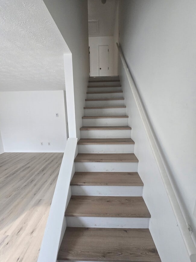 Building Photo - 6972-6996-6996 Joseph Dr